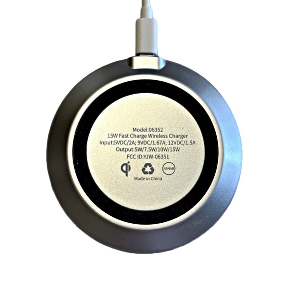 AT&T Wireless Charge Pad - Picture 5 of 9